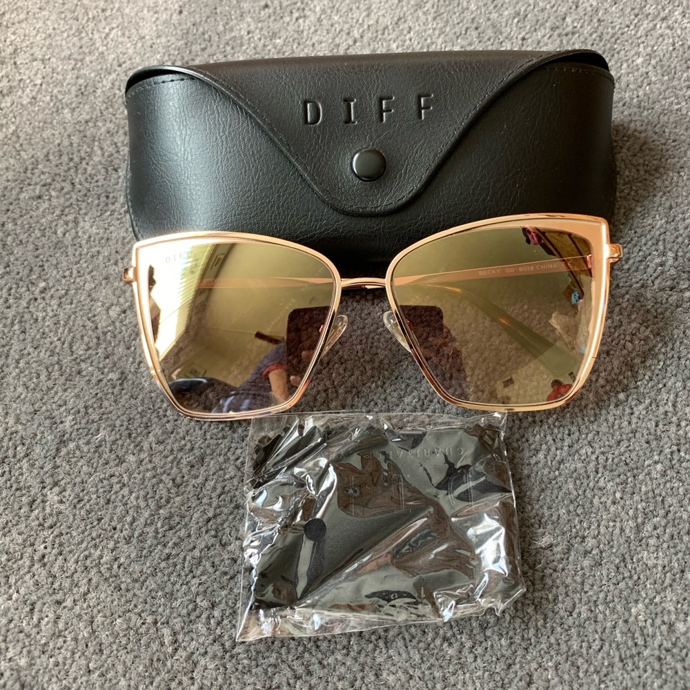 NWOT DIFF eyewear “Becky” sunglasses.
